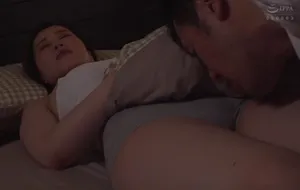 3 ngày anh xã đi công chuyện, vợ yêu ở nhà nữa đêm bị bố gã chồng mò vào phòng