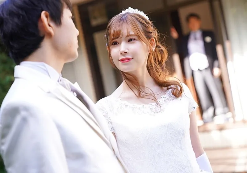 Bố gã chồng phang vợ của con trai ngay sau lễ cưới của con trai